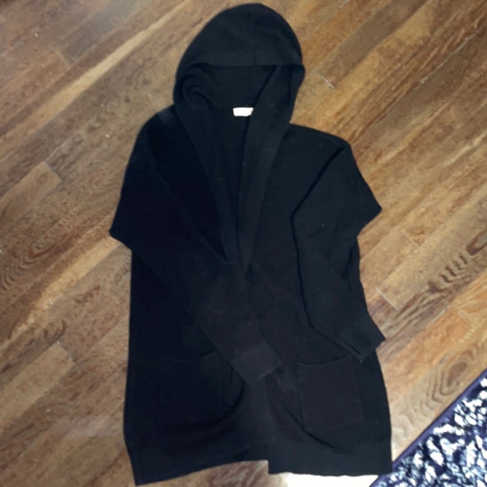 Hooded black cardigan with pockets